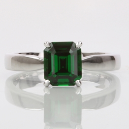 tsavorite-solitaire-ring-with-tapered-band-lstr569