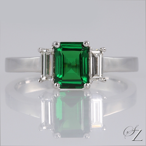 emerald-cut-tsavorite-and-diamond-trilogy-ring-lstr342
