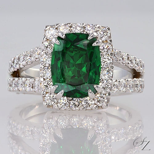 3-carat-tsavorite-and-diamond-halo-ring-lstr369