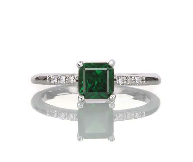 tsavorite-and-diamond-ring-lstr556