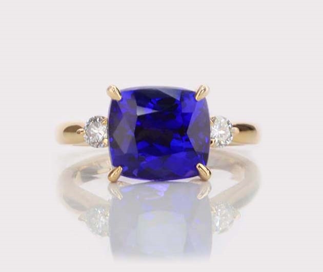 tanzanite-and-diamond-trilogy-ring-lstr566